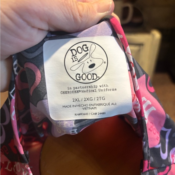 🔴Adorable dog vet scrub top size 2x - Picture 3 of 3